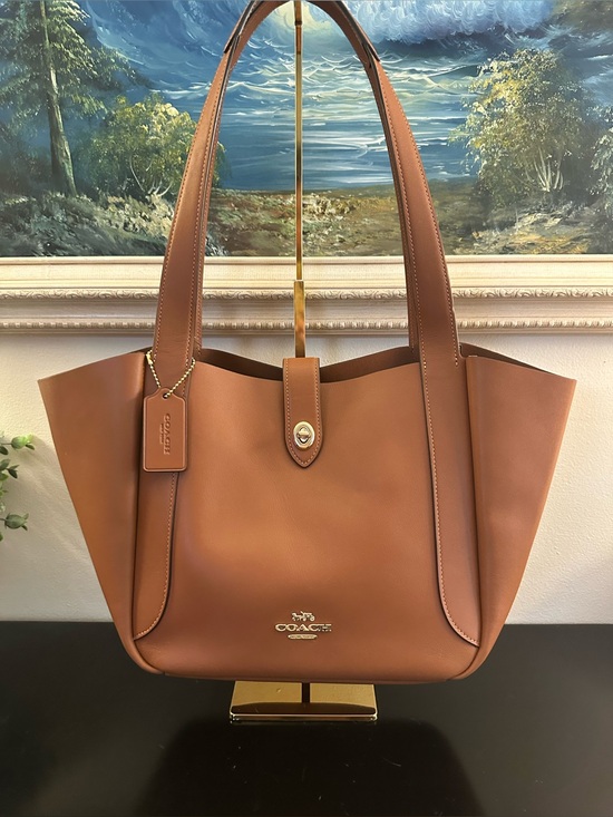 Coach Handbags - Coach Hadley leather turnlock tote